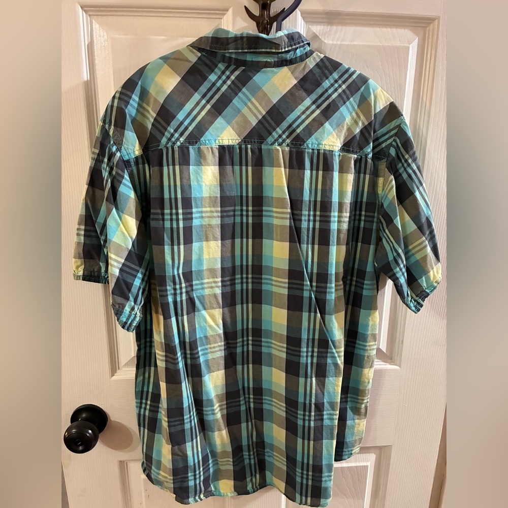 Men’s XL Plaid Button Up Shirt - Picture 5 of 5